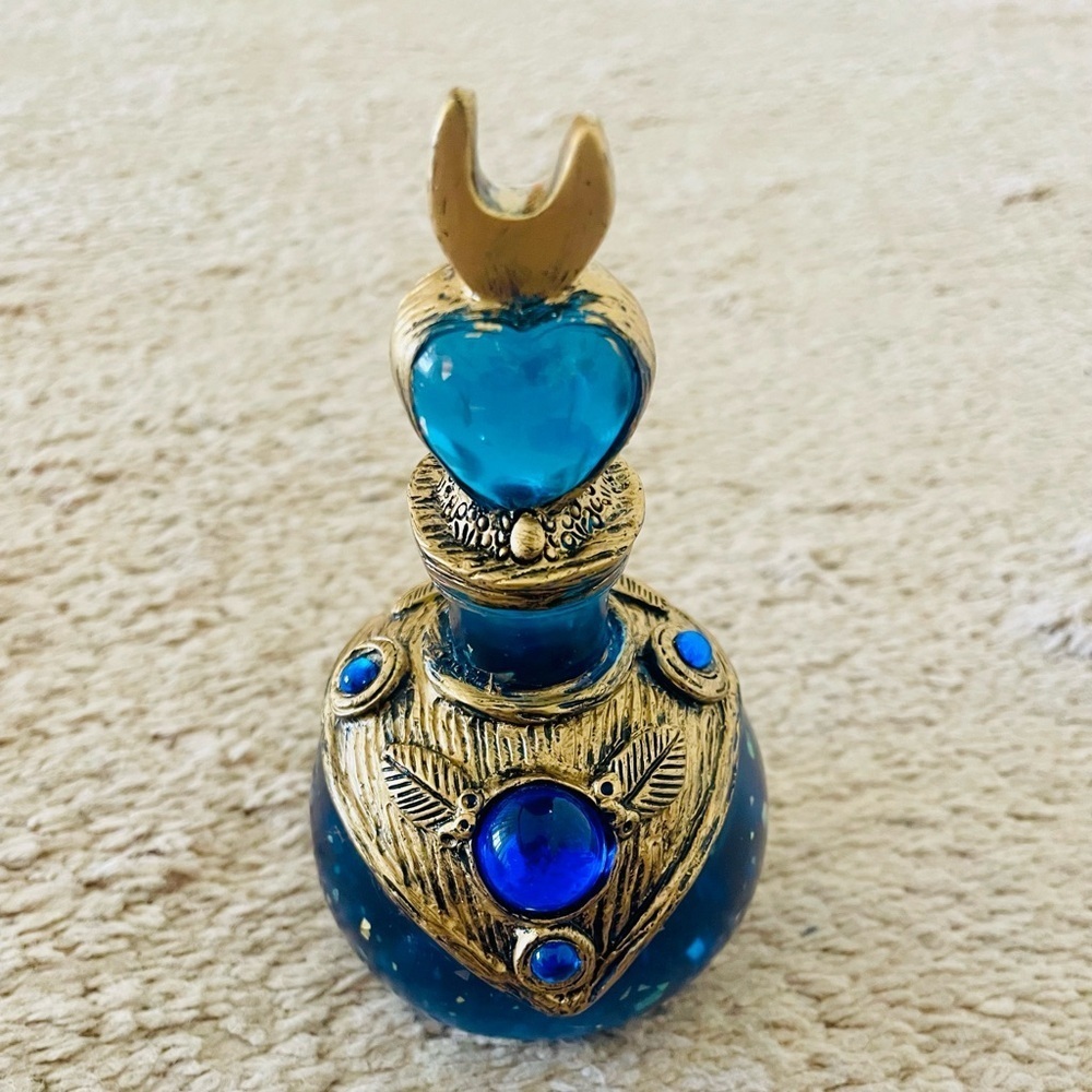 Magic potion polymer plastic material about 5 inches tall